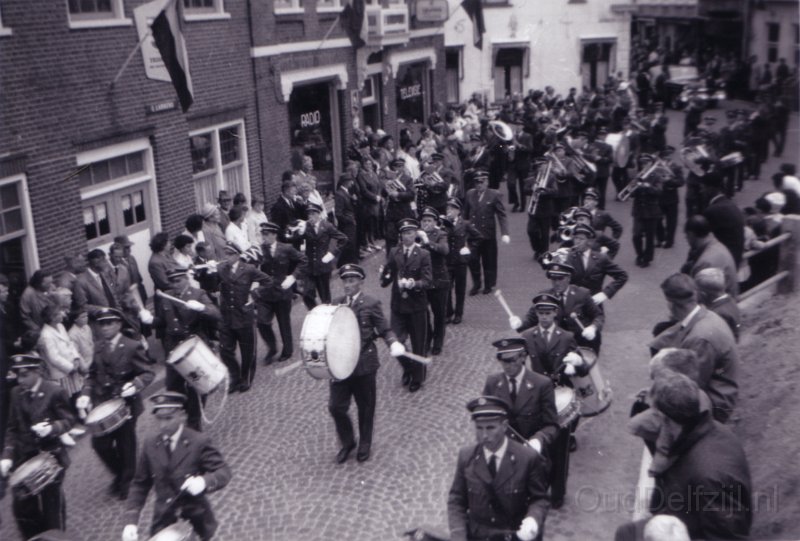 Muziekkorps Kon.Wilhelmina op de Nieuweweg.jpg
